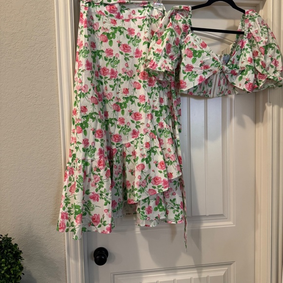 Hill House Isabella Crop Top and Mirabel Skirt Pink Roses - Picture 3 of 8